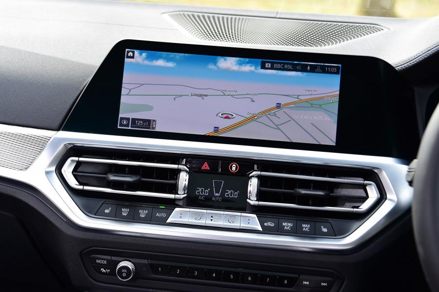 Детали интерьера BMW 330i M Sport (G20) 2019 года  (UK) (фото 11 из 15)
